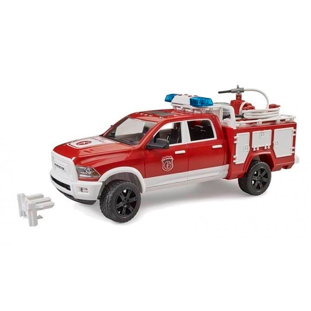 01_Bruder RAM 2500 Brandbil m lys og lyd.png