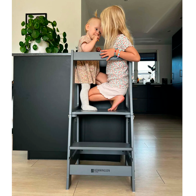 01_Hemmingsen Kids Maya læringstårn, grå-2.png