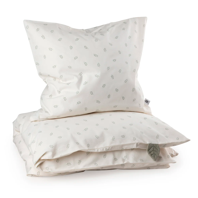 01_Sebra juniorsengetøj, Sophora Leaves-3.png