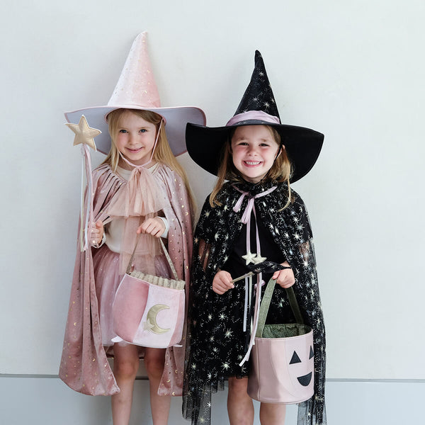 Mimi & Lula Kappe, Agatha Witch