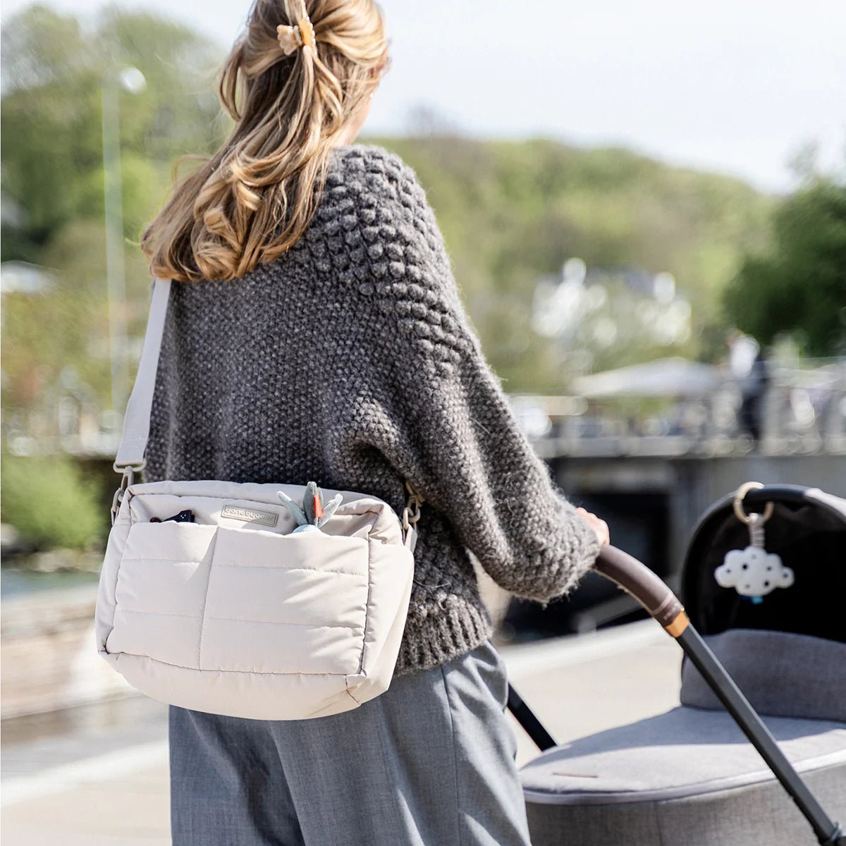 Done By Deer Quiltet Barnevognstaske, Sand