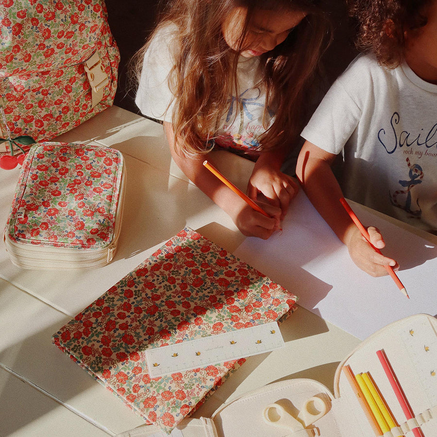 02_Konges Sløjd Clover penalhus, Kaluka 1.jpg