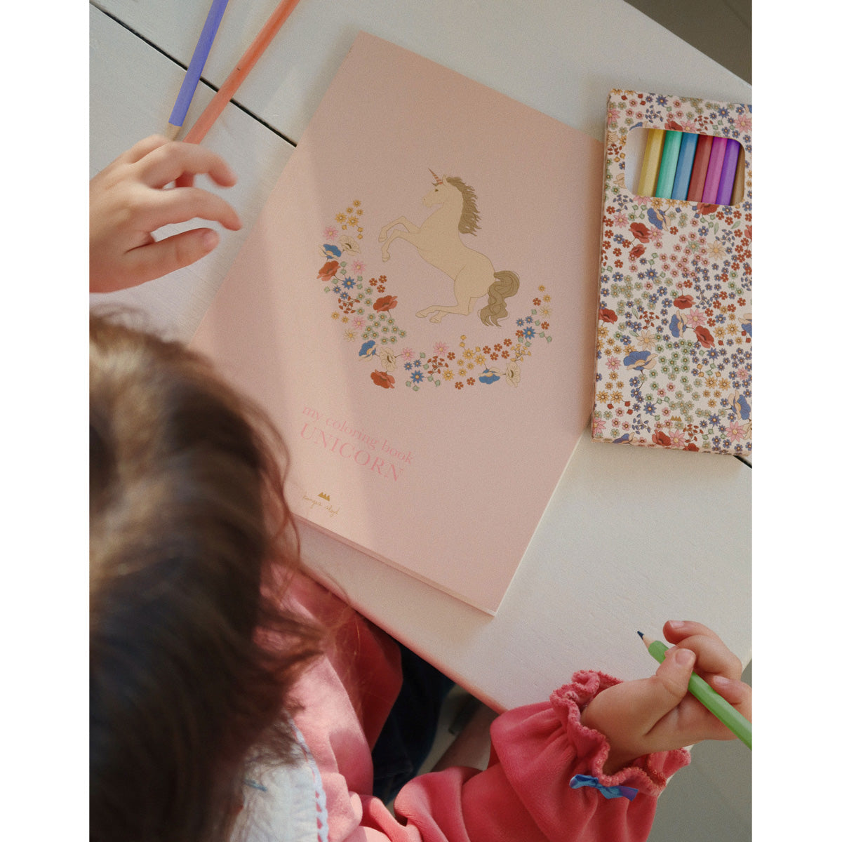 02_Konges Sløjd malebog og farveblyanter, unicorn.jpg