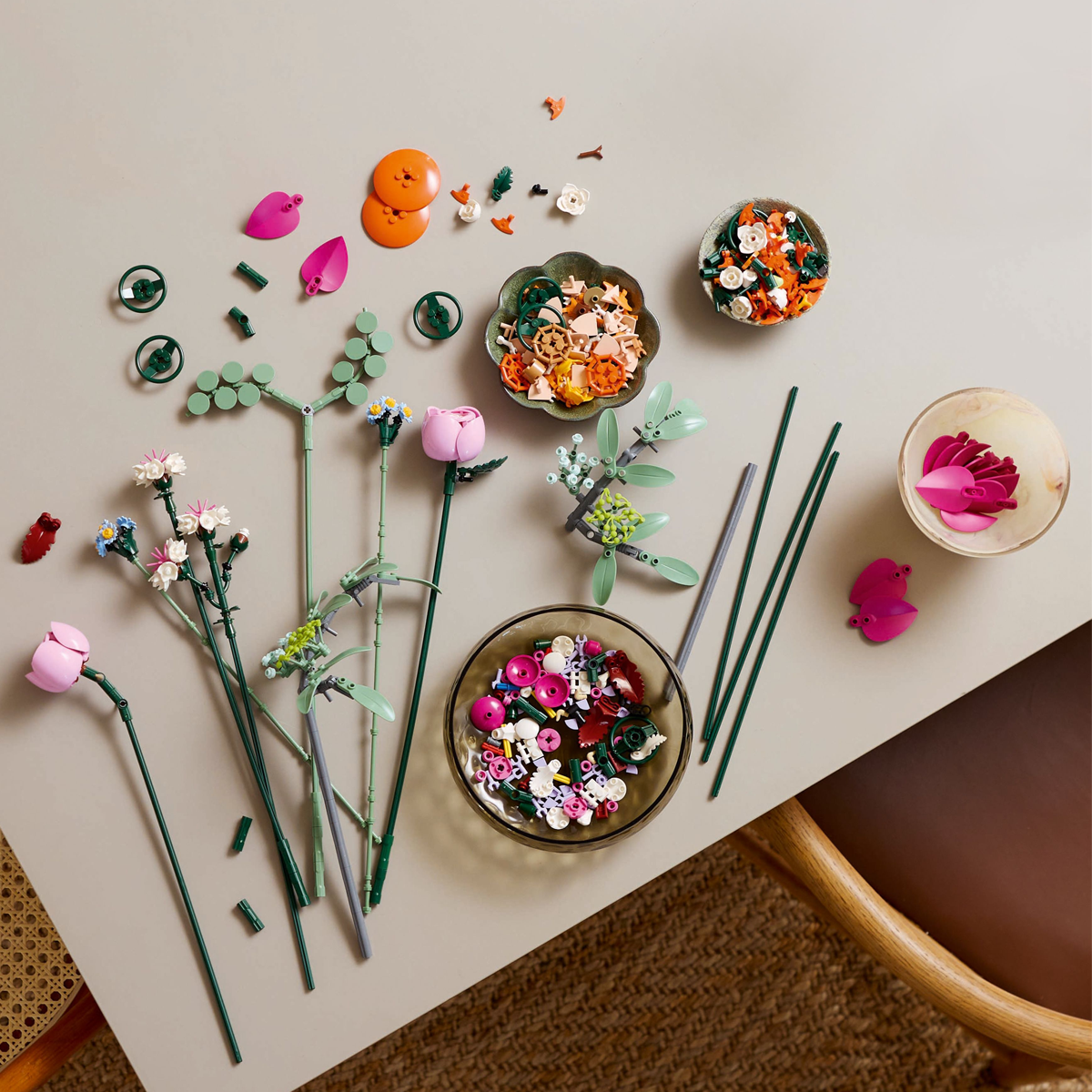 02_LEGO® Botanical, Smuk pink blomsterbuket-2.png