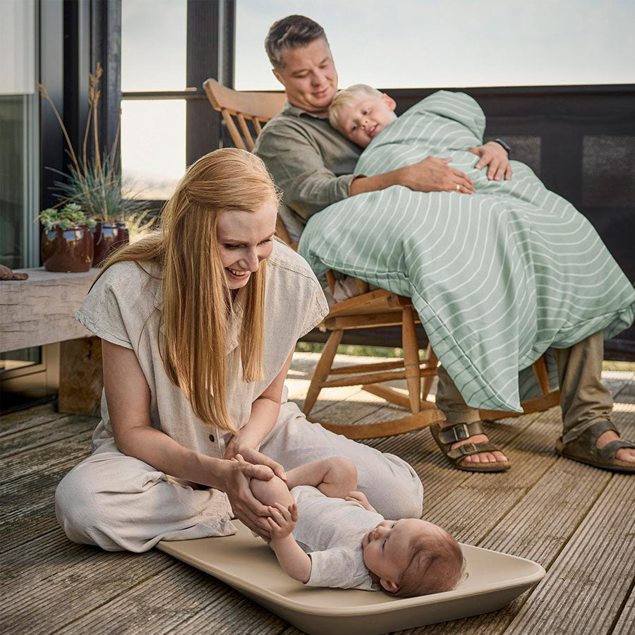 02_Leander babysengetøj, organic, Woodland sage green 1.jpg