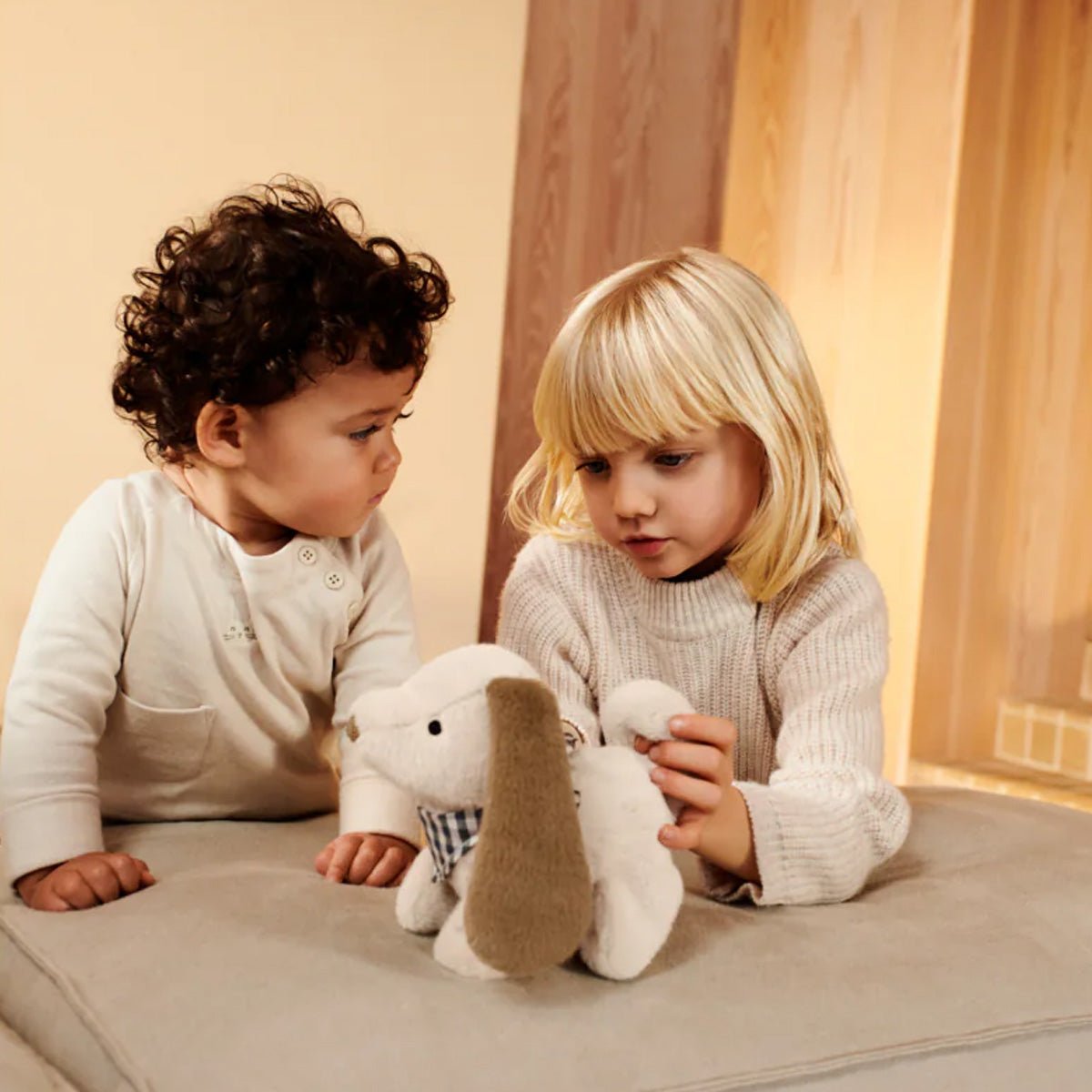 Liewood Dev Hund motoric teddy, sandy