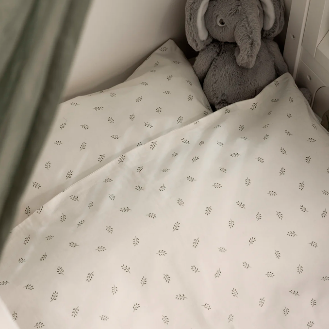 02_Sebra babysengetøj, Sophora Leaves.png