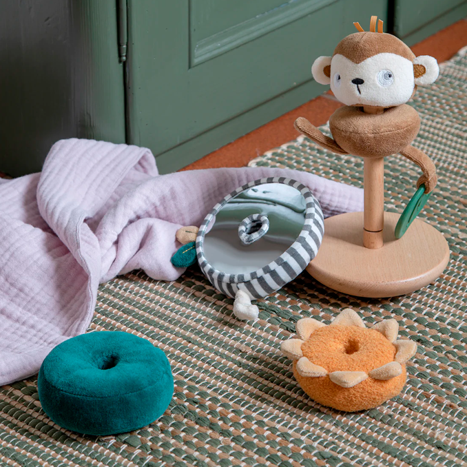 02_Sebra tumling og stabellegetøj, aben Maci-2.png