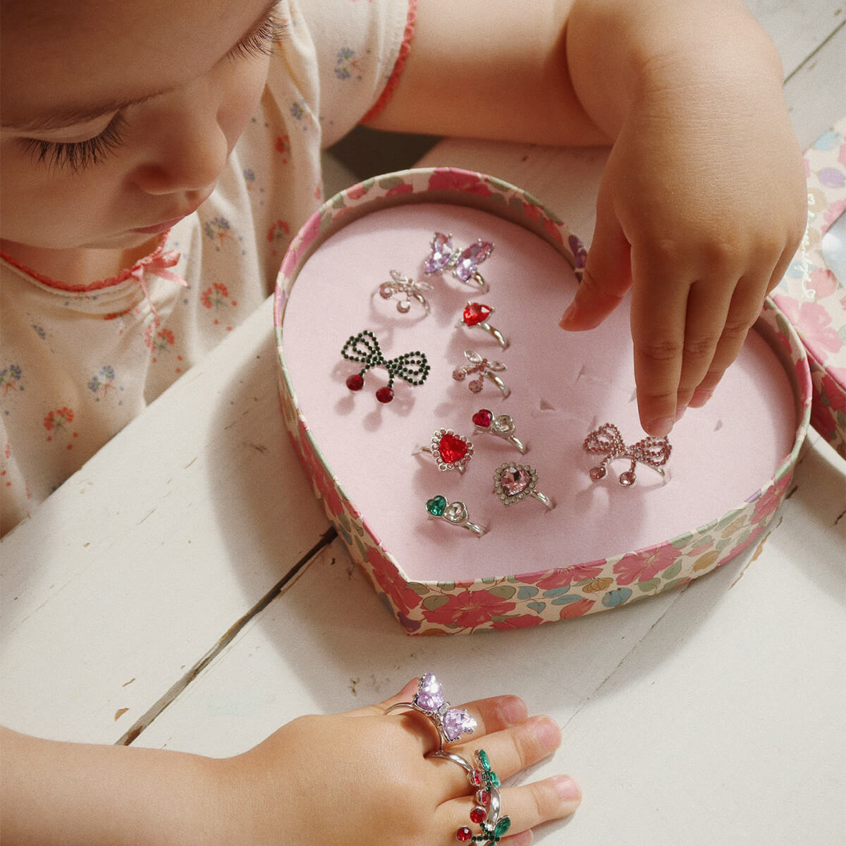 Konges Sløjd Dreamy Hjertebox med Ringe, 14 Stk