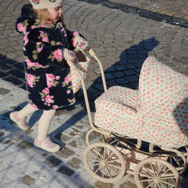 Konges Sløjd Minnie Dukkevogn, Lumina