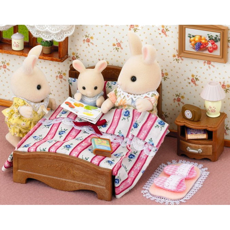 02_sy-05019_5019-Sylvanian-Family-sovevaerelse-saet-3.jpg