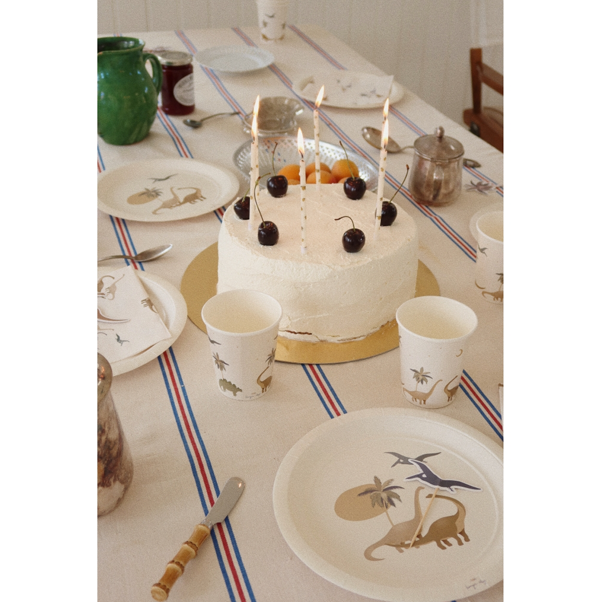 03_Konges Sløjd dino fødselsdagskopper.png