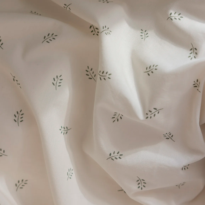 03_Sebra juniorsengetøj, Sophora Leaves.png