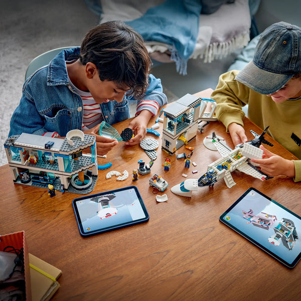 LEGO® CITY Lufthavn Med Fly