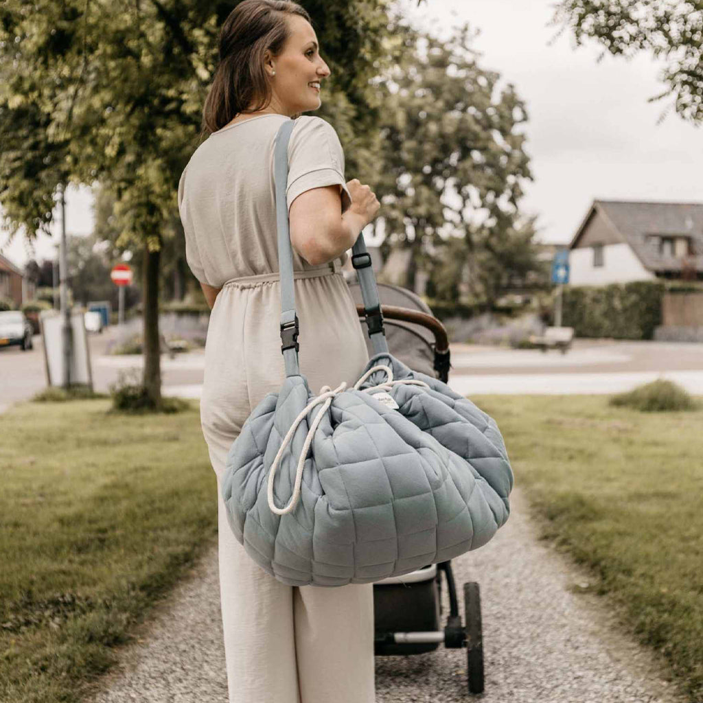 2-I-1 Noomad Dusty Blue Legetæppe & Organizer