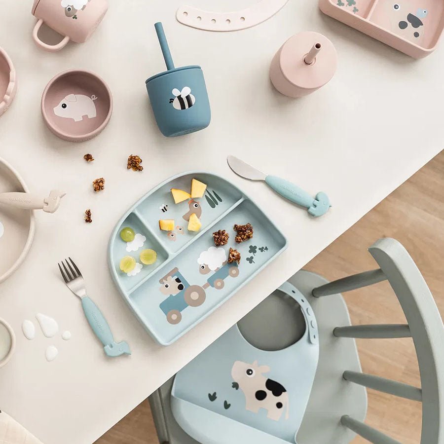 Done by Deer 2 - Pak Silikonekop Med Sugerør, Tiny Farm Blå