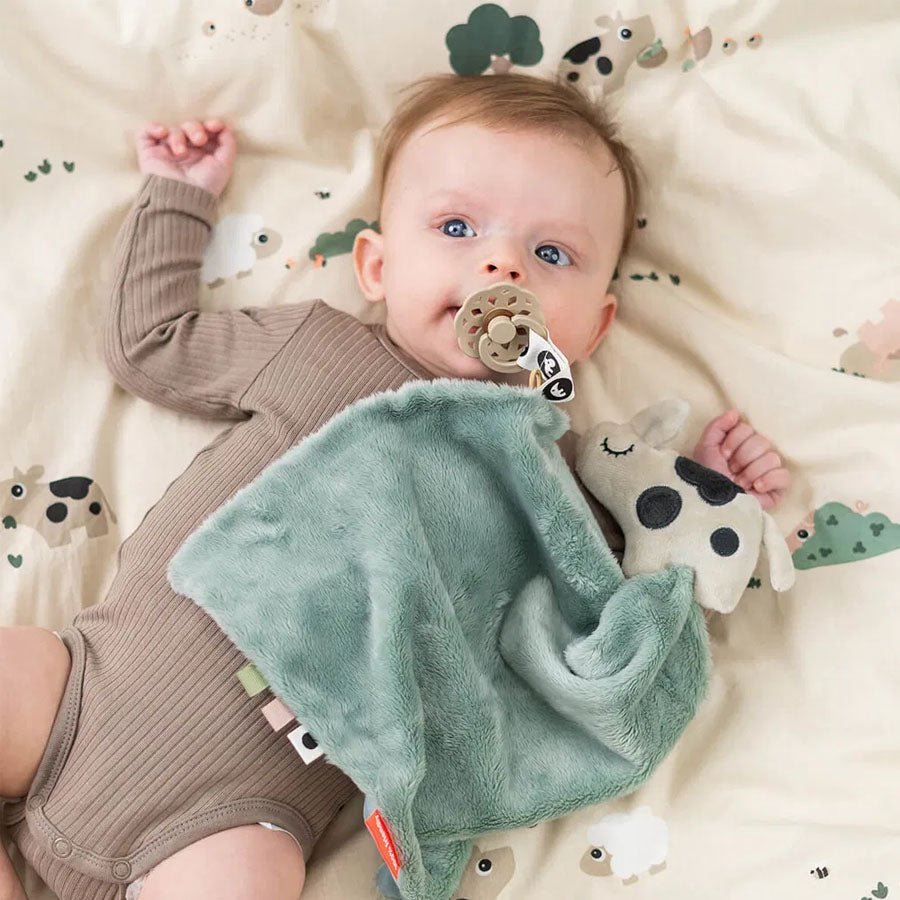 Done by Deer Nusseklud, Dotti Blå