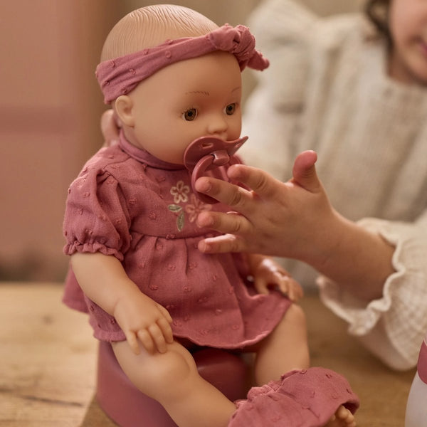 Tisse- og Drikkedukken Livia