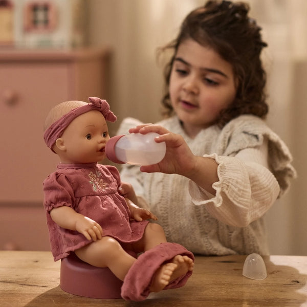 Tisse- og Drikkedukken Livia